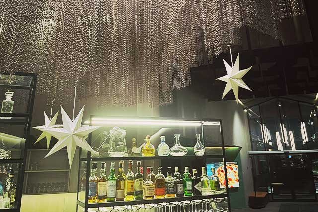 A restaurant bar with elaborate lights