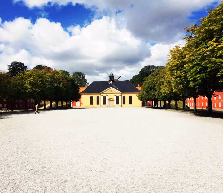 courtyard and colourful palace buildings