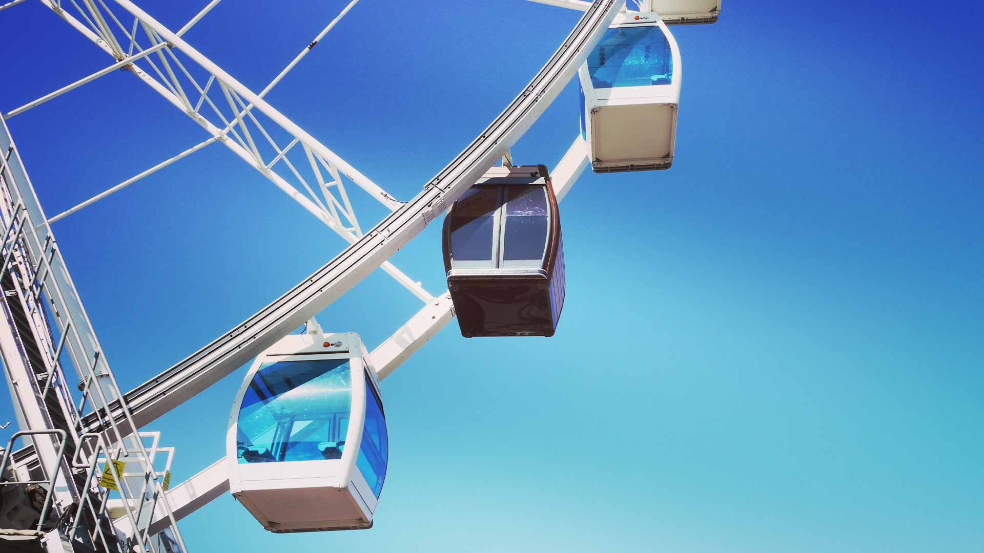 Ferris wheel with a sauna compartment