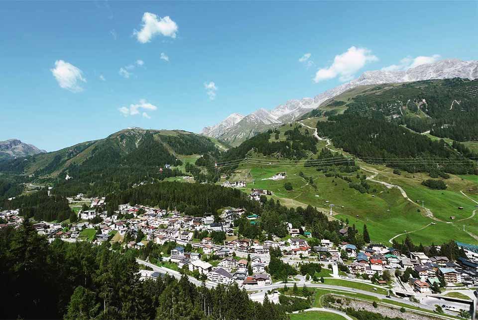 A view over a village in the mountains