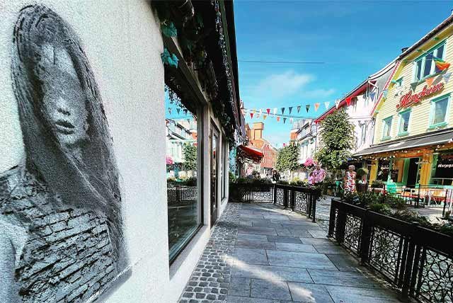 Mural art of a woman in Stavanger